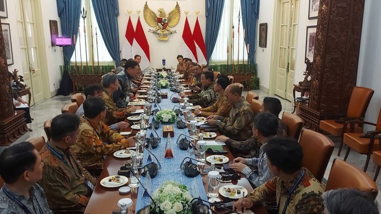 Presiden Prabowo Subianto bertemu delegasi pengusaha Korea Selatan di Istana Merdeka, membahas peluang kerja sama ekonomi dan investasi.