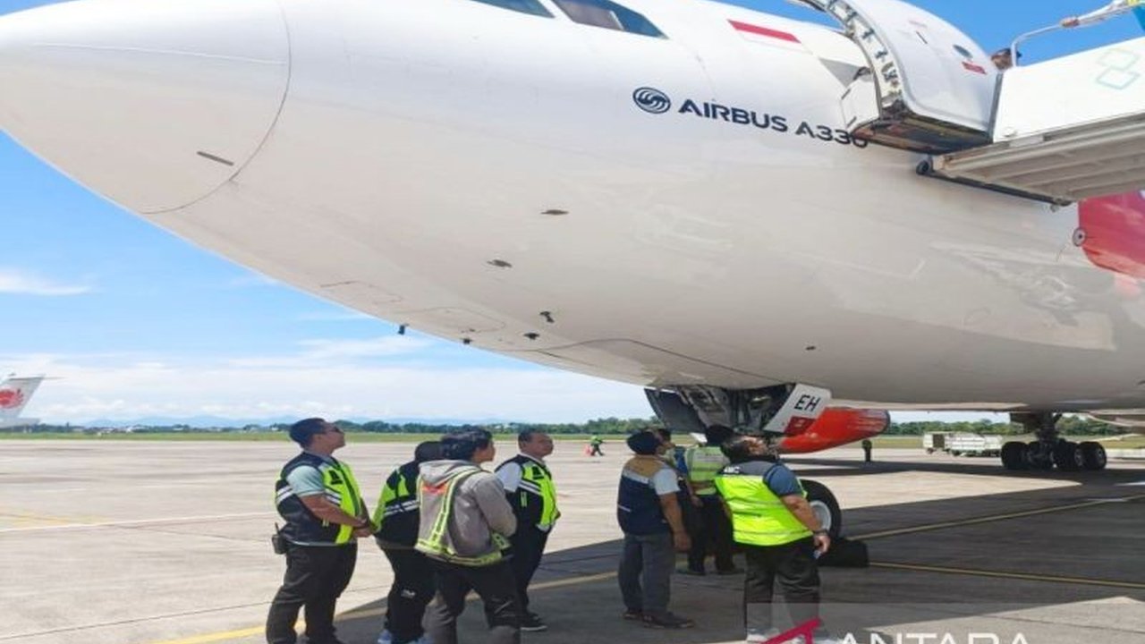 Kedatangan dua pesawat Lion Air di Bandara Syamsudin Noor menandai dimulainya persiapan embarkasi haji Embarkasi Banjarmasin yang akan memberangkatkan 5.469 jamaah pada 5 Mei 2025.
