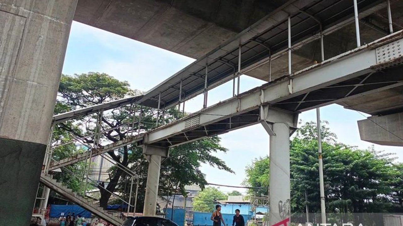 Dinas Bina Marga DKI Jakarta memperkirakan perbaikan JPO Tipar Cakung yang rusak akan selesai dalam waktu satu hingga dua bulan, dengan fokus pada keselamatan dan kenyamanan pengguna jalan.