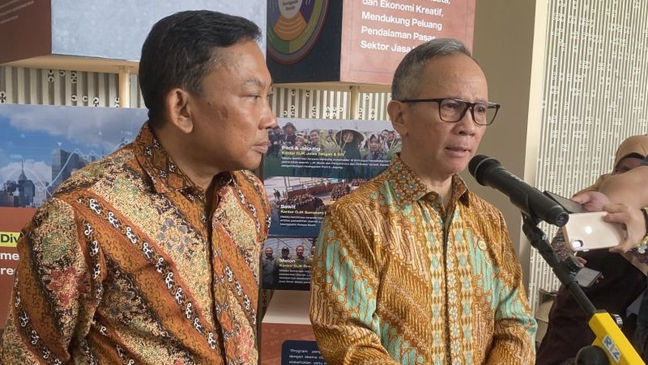 Otoritas Jasa Keuangan (OJK) mempertahankan proyeksi pertumbuhan kredit perbankan sebesar 9-11 persen di tahun 2025, meskipun Bank Indonesia memprediksi angka yang lebih rendah dan adanya ketidakpastian ekonomi global.