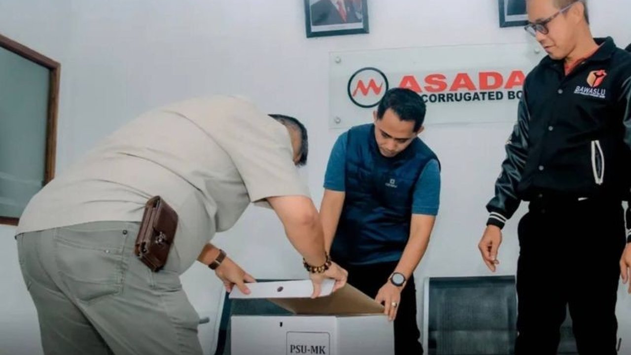 Bawaslu Lampung mengawasi langsung pengadaan logistik Pemungutan Suara Ulang (PSU) Pilkada 2024 di Kabupaten Pesawaran untuk memastikan kelancaran, integritas, dan keamanan proses pemilihan.