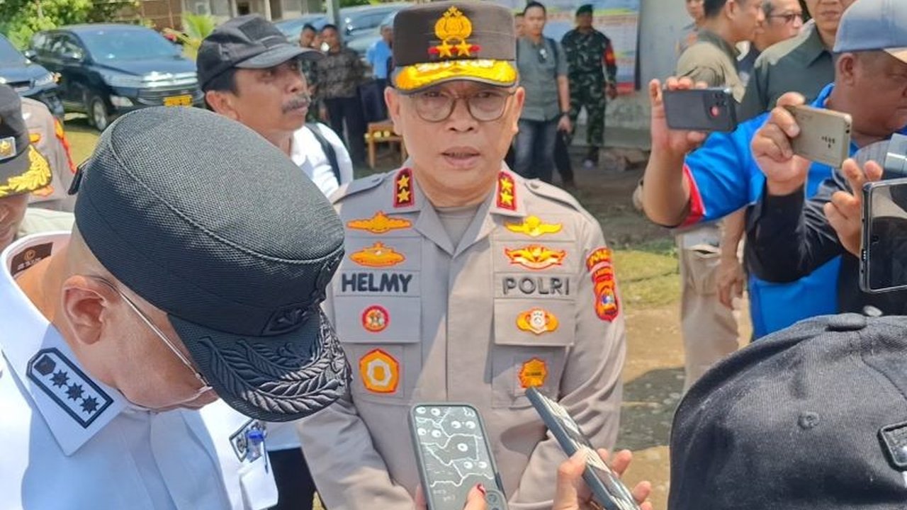 Kapolda Lampung Irjen Pol Helmy Santika menekankan relokasi perambah hutan di Taman Nasional Bukit Barisan Selatan akan dilakukan secara persuasif dengan sosialisasi dan edukasi masif sebelum penegakan hukum diterapkan.