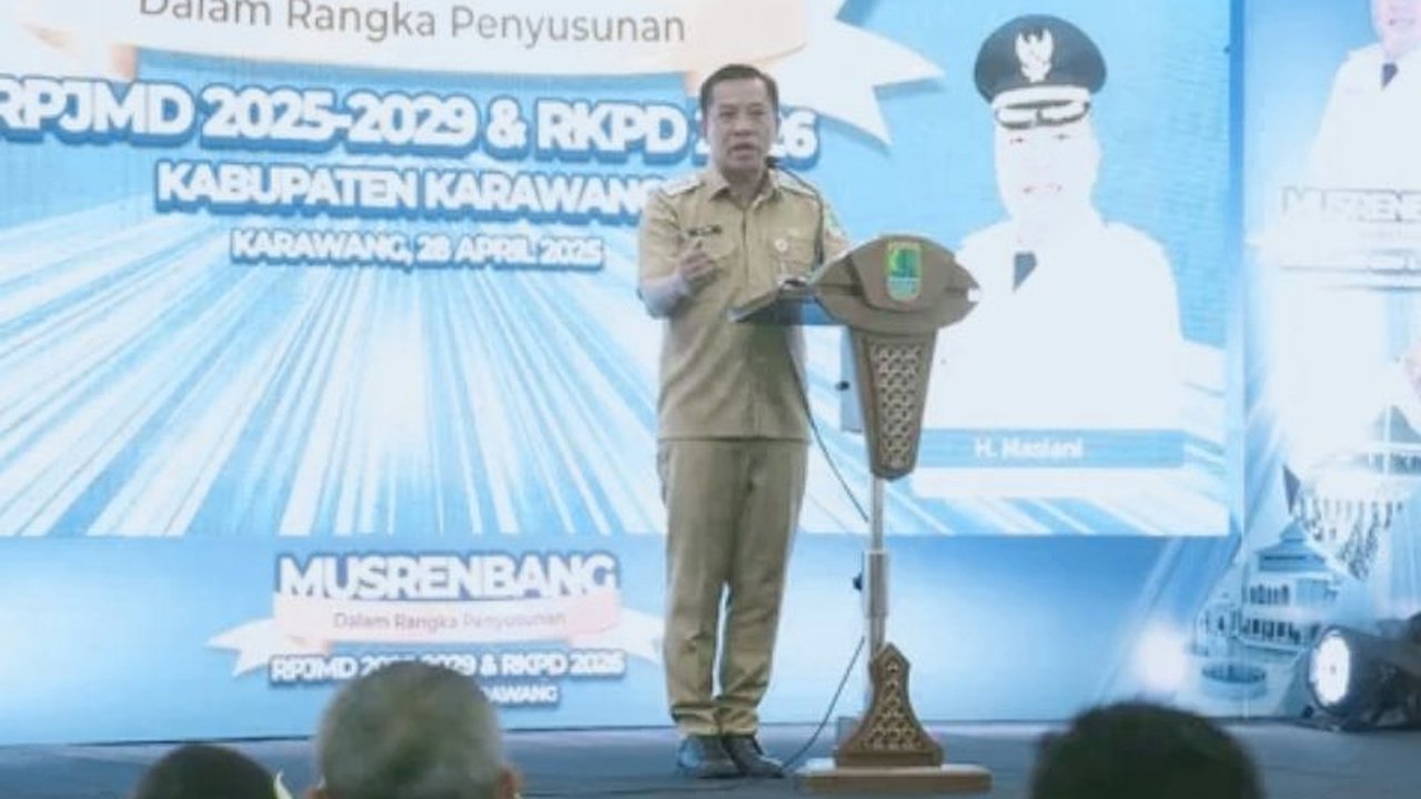Pemerintah Kabupaten Karawang memprioritaskan pembangunan infrastruktur jalan dan perbaikan sekolah dalam RPJMD 2025-2029 untuk meningkatkan konektivitas dan kualitas pendidikan.