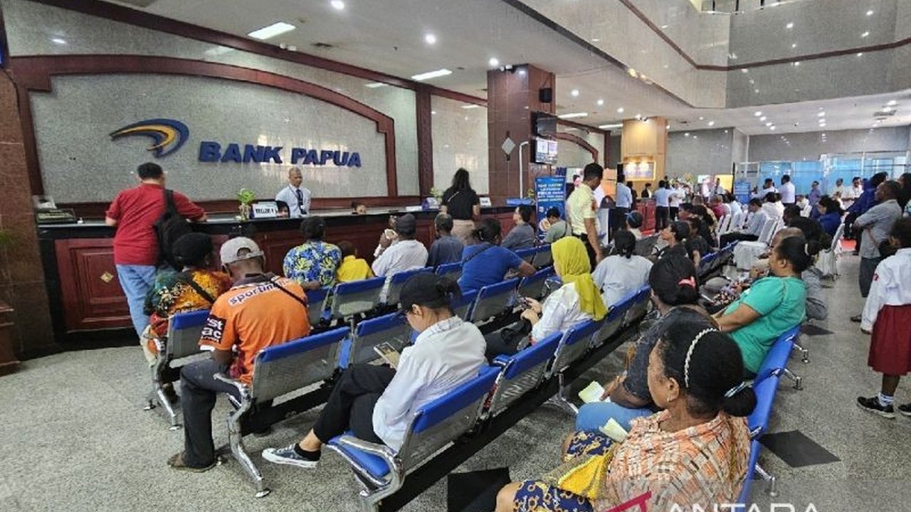 Penjabat Gubernur Papua, Ramses Limbong, mengajak perbankan untuk meningkatkan literasi keuangan di sembilan kabupaten/kota, guna membangun ekonomi Papua yang lebih kuat dan meningkatkan kesejahteraan masyarakat.