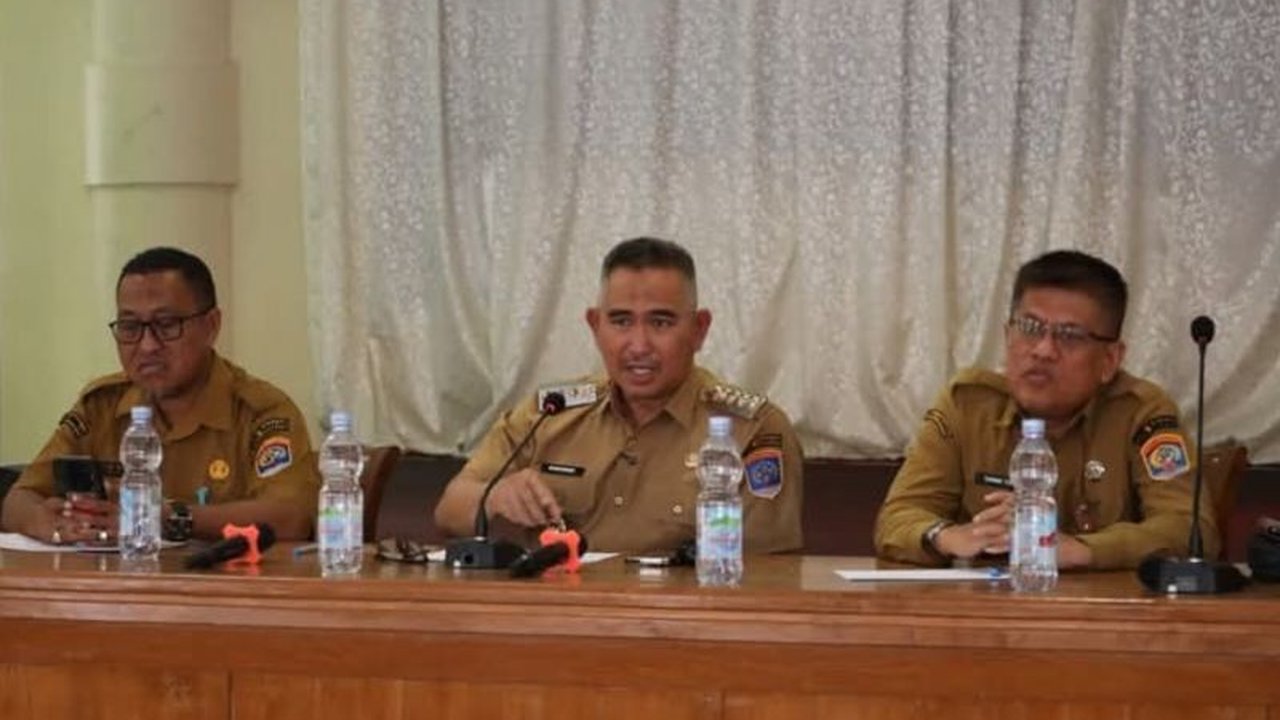 Wali Kota Tarakan, Khairul, menekankan pentingnya data ATS yang akurat dan terintegrasi untuk memastikan efektivitas program wajib belajar 12 tahun dan pemerataan akses pendidikan di Tarakan.