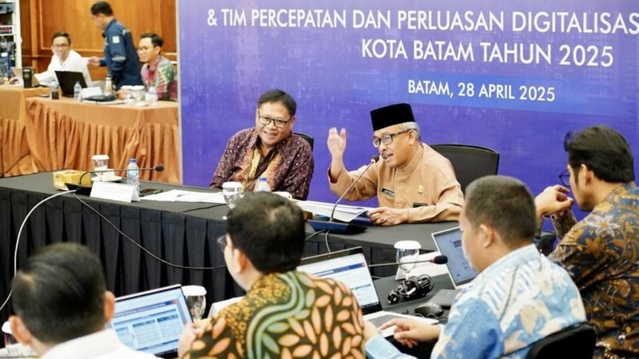 Pemerintah Kota Batam memastikan distribusi bahan pokok tetap lancar dan mengendalikan inflasi yang stabil di angka 2,53 persen, melalui berbagai strategi dan kerjasama.