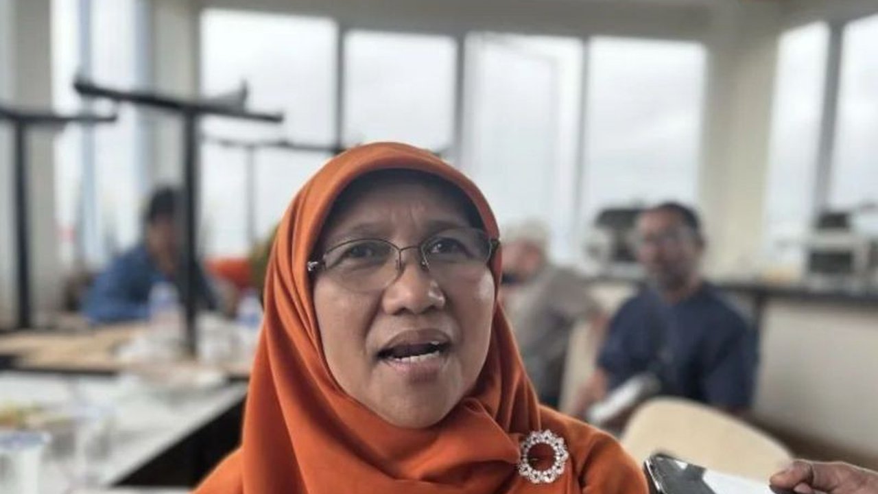 Saadiah Uluputty, Anggota DPR RI Dapil Maluku, mendorong pemerintah untuk prioritaskan akses modal bagi UMKM di kepulauan Maluku guna memperkuat ekonomi daerah terpencil, mengatasi hambatan geografis dan rendahnya literasi keuangan.