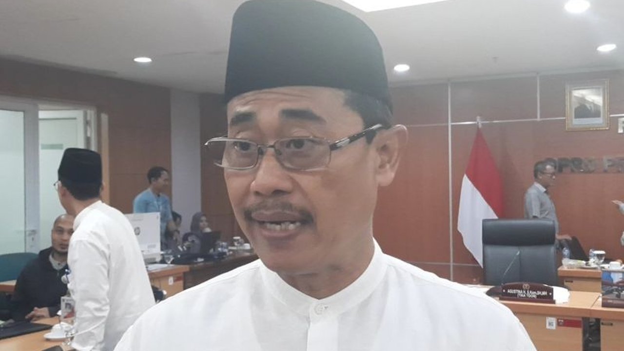 Pemprov DKI Jakarta sedang mendata ijazah tertahan untuk program pemutihan, dengan bantuan Baznas Bazis DKI Jakarta telah disalurkan untuk ratusan lulusan.