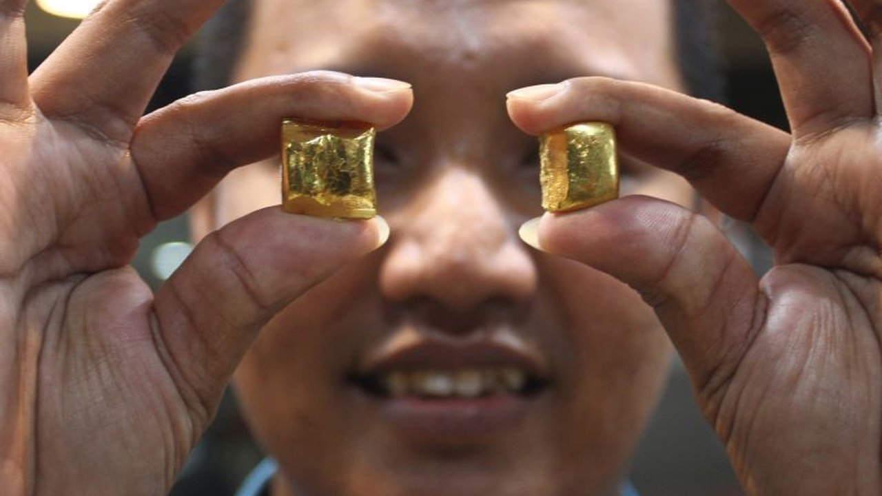 Pasar keuangan global menghadapi fase krusial; optimisme jangka pendek diimbangi risiko geopolitik yang dapat memicu perubahan harga aset berisiko, khususnya saham dan emas.