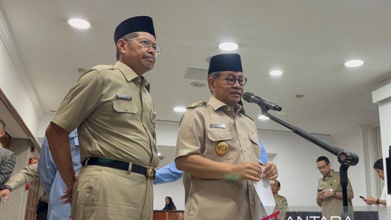 Gubernur DKI Jakarta, Pramono Anung, resmi mengukuhkan 120 petugas haji yang akan melayani 7.926 jamaah asal Jakarta, mulai 1 Mei 2025.