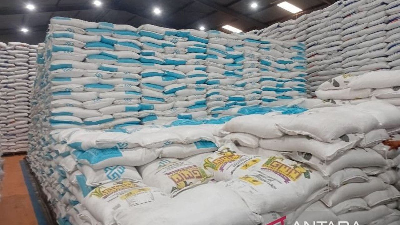 Perum Bulog Sumut memastikan pasokan beras tetap aman meskipun penggelontoran beras Stabilisasi Pasokan dan Harga Pangan (SPHP) akan menurun seiring berakhirnya musim panen.