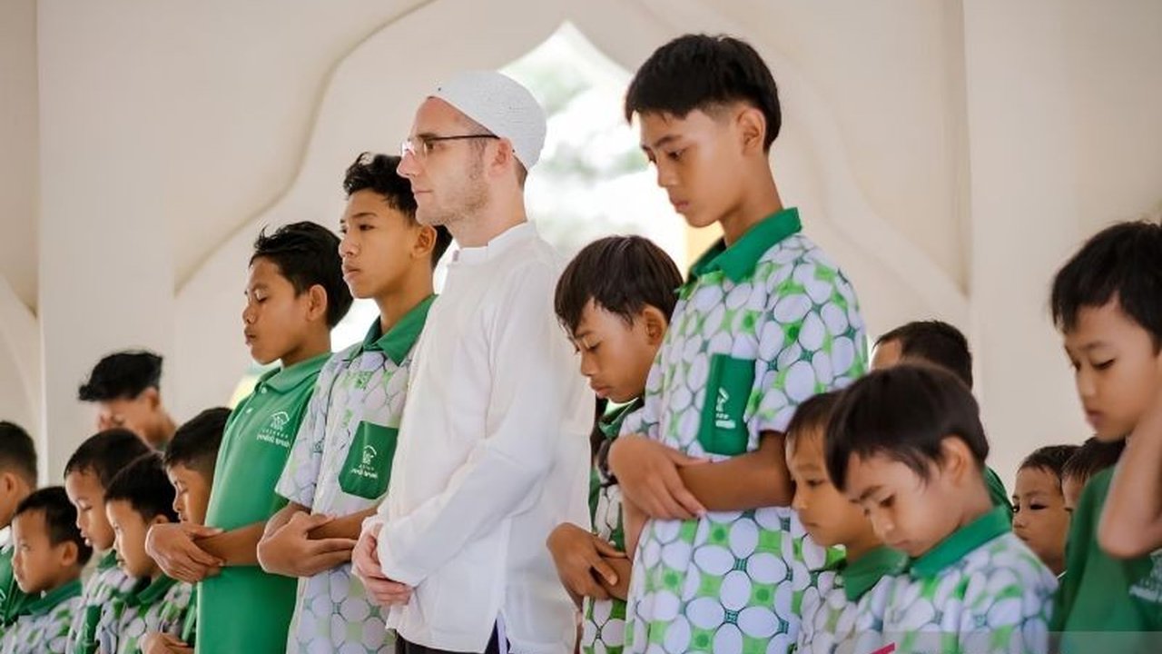 Yayasan Peduli Anak hampir menyelesaikan pembangunan Pusat Kesejahteraan Anak di Sumbawa, NTB, yang diharapkan menjadi model nasional perlindungan anak berbasis komunitas.