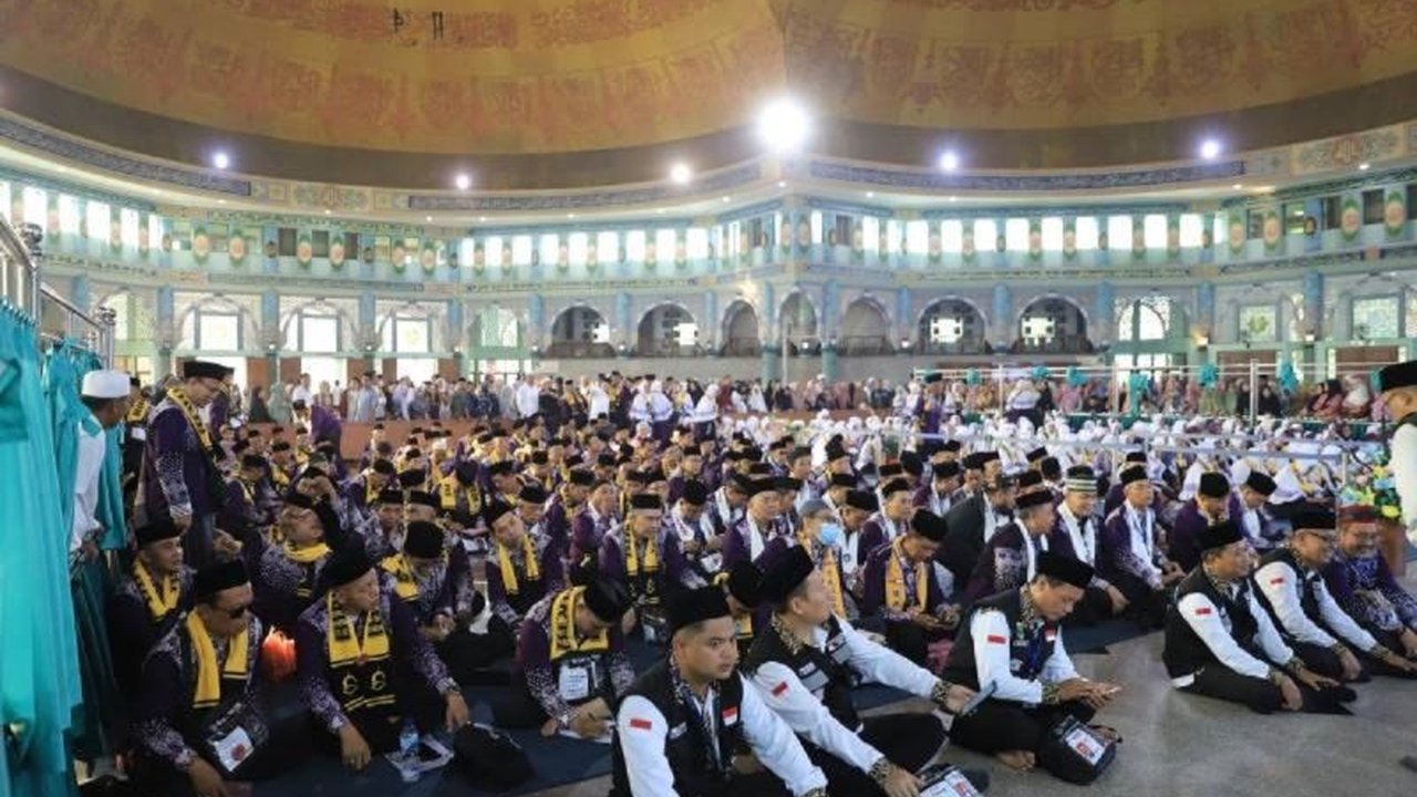 Sebanyak 1.900 calon haji Kota Tangerang akan diberangkatkan ke Tanah Suci dalam dua gelombang pada Mei 2025, dengan berbagai persiapan telah dilakukan termasuk vaksinasi meningitis dan polio.