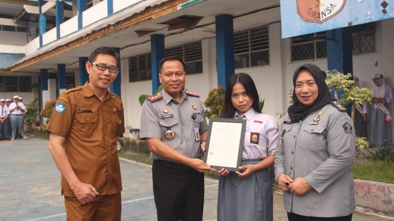 Kemenkumham Sulteng melindungi dua karya inovatif siswa SMAN 1 Palu di bidang pertanian dan lingkungan hidup melalui pencatatan Hak Kekayaan Intelektual (HKI), mendorong kreativitas generasi muda.