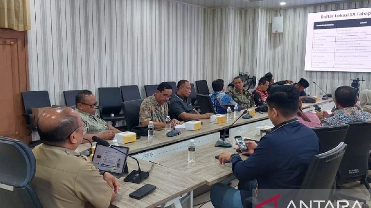 Pemerintah Kabupaten Situbondo mengusulkan dua lokasi untuk program Sekolah Rakyat Presiden Prabowo Subianto, yakni di Desa Sliwung dan Kelurahan Patokan, guna membantu anak-anak dari keluarga miskin ekstrem.