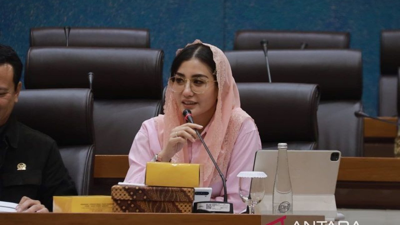 Anggota DPR Komisi VII, Novita Hardini, mendesak Kemenperin segera mengambil langkah konkret untuk mengatasi tekanan ekonomi yang memburuk, di tengah pelemahan rupiah dan ancaman resesi.