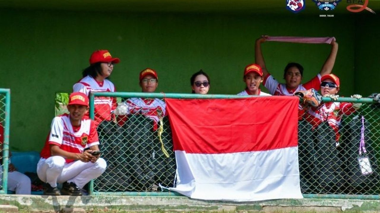 Timnas bisbol putri Indonesia raih juara Kualifikasi Piala Asia Bisbol 2025 setelah menaklukkan India 5-4 di babak final, mencetak rekor kemenangan sempurna tanpa kekalahan dalam enam pertandingan.
