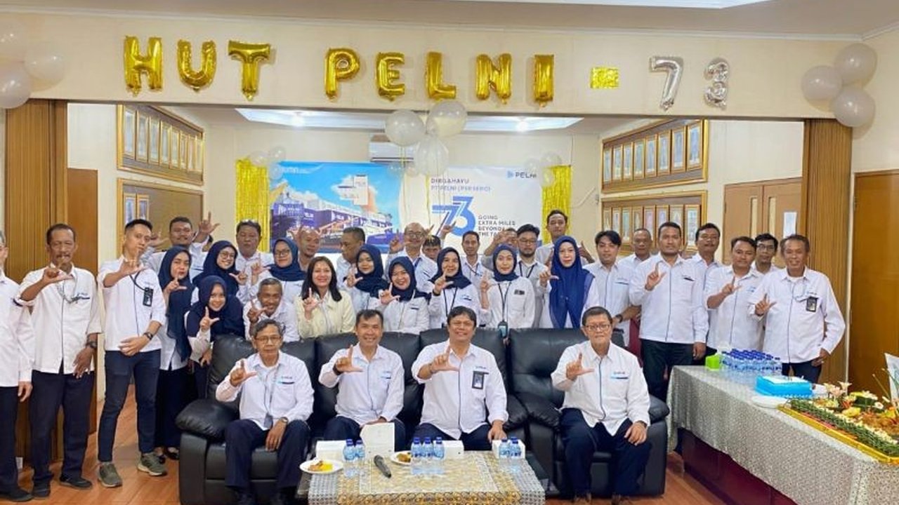 PT Pelni Cabang Jakarta berkomitmen tingkatkan pelayanan angkutan laut di Tanjung Priok, ditandai dengan berbagai upaya peningkatan layanan dan kegiatan sosial.