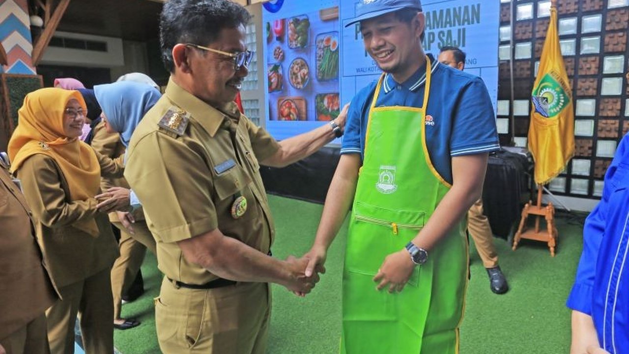 Dinas Kesehatan Kota Tangerang menargetkan peningkatan jumlah restoran bersertifikasi laik higiene sanitasi (SLHS) untuk menjamin keamanan pangan dan kesehatan masyarakat.