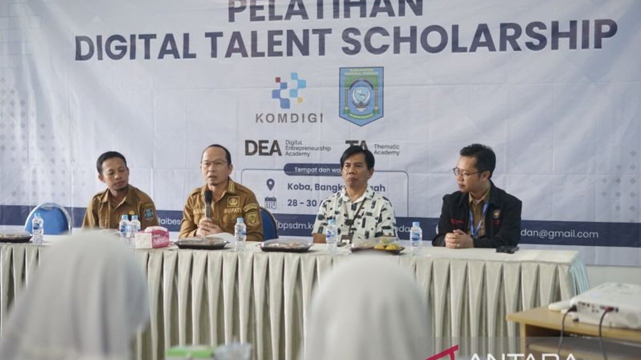 Pelajar SMA Negeri 1 Koba, Bangka Tengah, mengikuti pelatihan digital kreator dari BBPSDMP Kominfo Medan untuk mengembangkan keterampilan digital dan menciptakan konten kreatif.