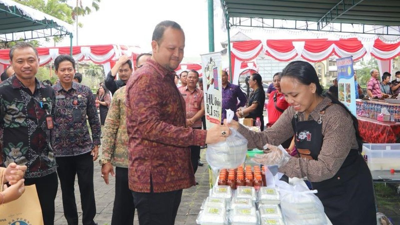 Pemerintah Kabupaten Badung menggelar pasar murah untuk mengendalikan harga kebutuhan pokok dan menekan inflasi menjelang Hari Raya Kuningan 2025 di Bali, yang jatuh pada 3 Mei dan 29 November.