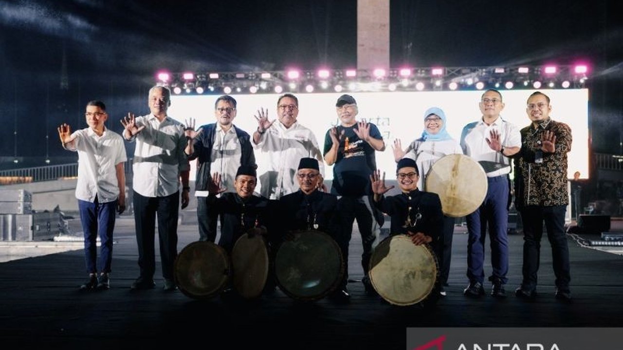 Festival musik Jakarta Beat Society 2025 sukses menarik ribuan pengunjung, menampilkan musisi lokal dan internasional, serta mendorong pertumbuhan UMKM.