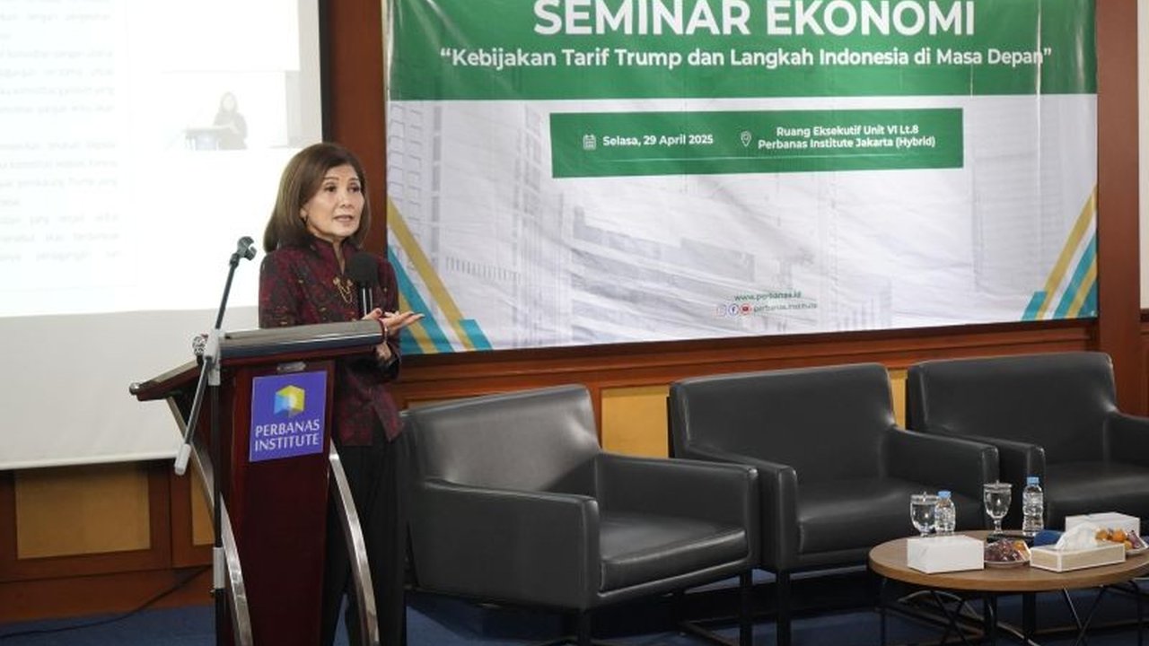 Dosen Perbanas Institut menyarankan Indonesia menggunakan diplomasi dan memperkuat sektor pangan serta energi untuk menghadapi dampak kebijakan tarif Trump.