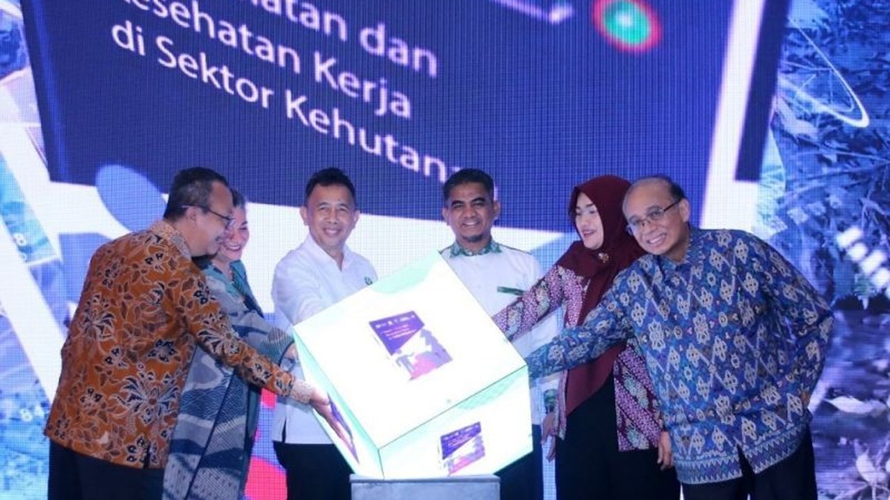 Indonesia menjadi negara pertama yang meluncurkan Kaidah Keselamatan dan Kesehatan Kerja (K3) ILO di sektor kehutanan, demi keberlanjutan industri dan keselamatan pekerja.