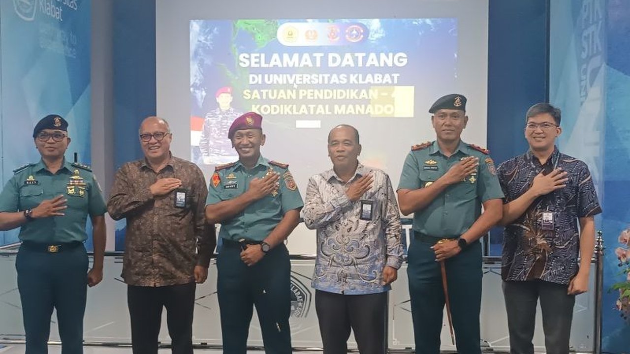 Universitas Klabat (Unklab) menekankan pentingnya adaptasi terhadap perkembangan IPTEK, khususnya AI, agar tidak tertinggal dalam persaingan global, ditandai dengan pelatihan bagi 26 prajurit Satdik-4 Kodiklatal Manado.