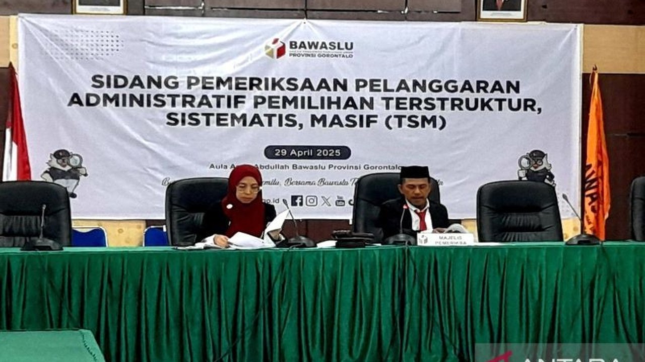 Bawaslu Gorontalo menyatakan gugatan Roni-Ramdhan terkait dugaan politik uang dalam PSU Pilkada Gorontalo Utara 2024 memenuhi syarat formil dan materiil, membuka peluang pembatalan hasil Pilkada.
