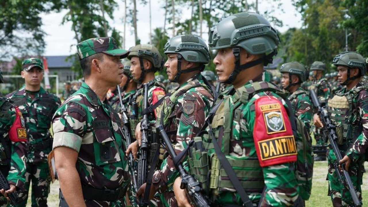 Pangdam IM Mayor Jenderal TNI Niko Fahrizal mengingatkan Satgas Pamtas RI-PNG Mobile untuk menjaga harmoni dengan masyarakat Papua Nugini, menekankan misi kemanusiaan dan pembinaan teritorial dalam penugasan.