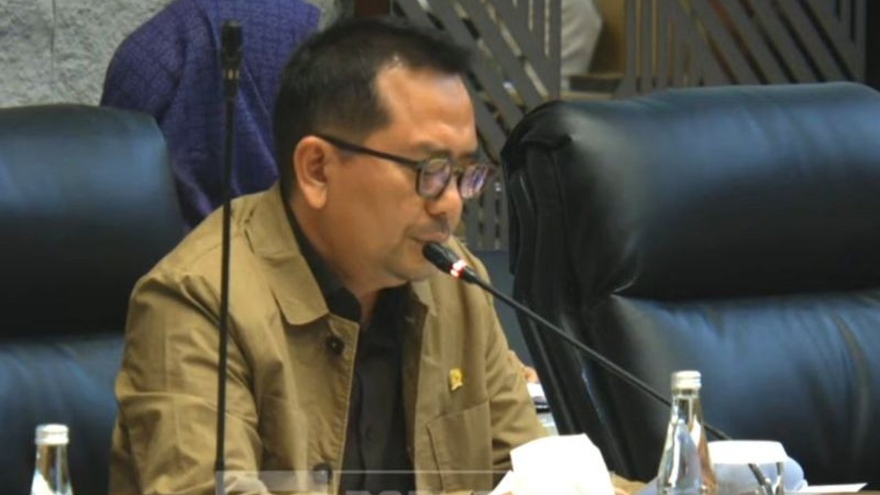 Komisi V DPR RI mendorong Kementerian Desa mempertahankan kinerja baik dan predikat WTP, serta memaksimalkan serapan anggaran 2025 meskipun terdapat efisiensi.