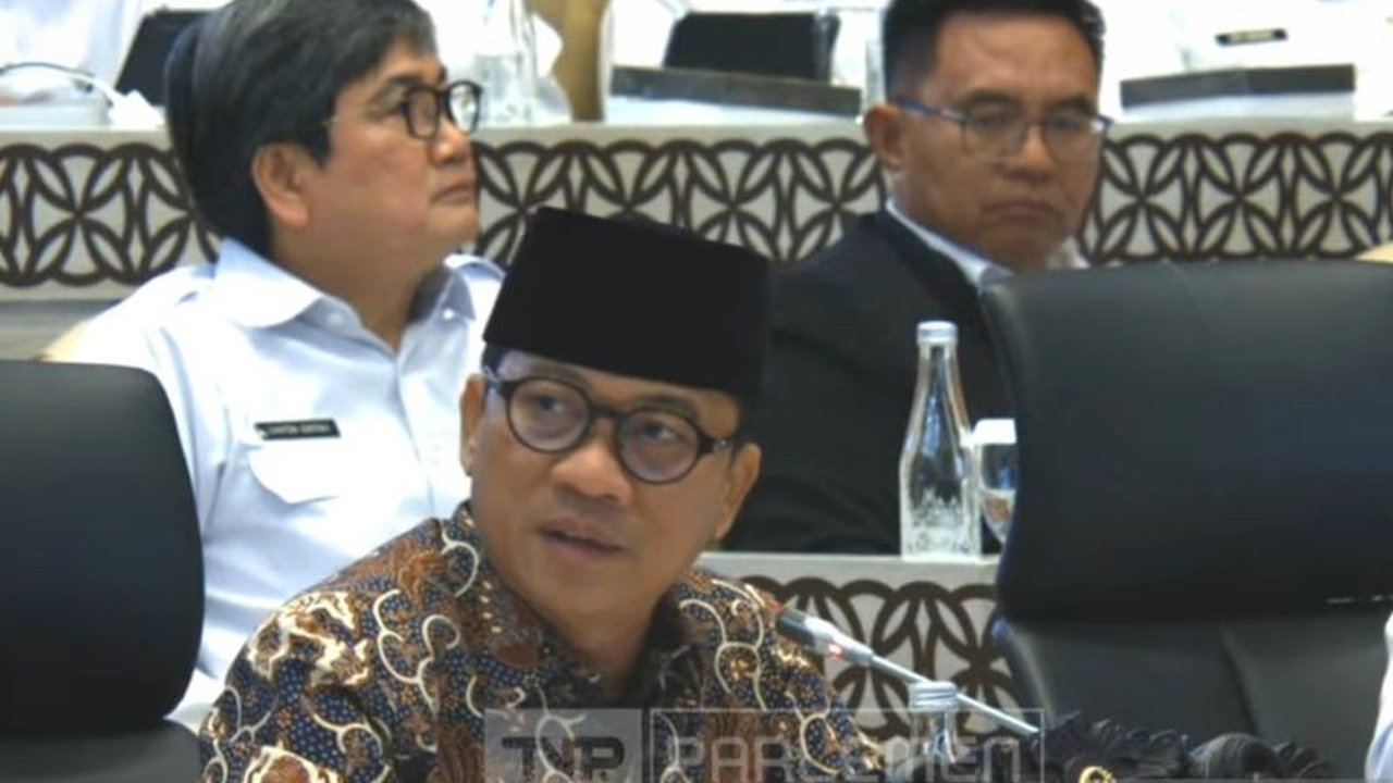 Menteri Desa Yandri Susanto menjelaskan Koperasi Desa Merah Putih sebagai program pemerintah untuk memberantas kemiskinan dan meningkatkan kesejahteraan desa melalui berbagai layanan ekonomi dan sosial.