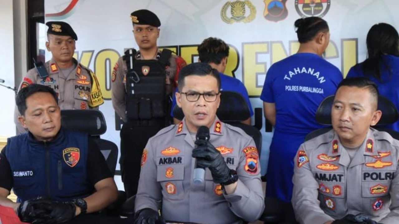 Tiga oknum ormas di Purbalingga ditetapkan sebagai tersangka kasus pemerasan terhadap penjual minuman, dengan ancaman hukuman penjara maksimal 9 tahun.