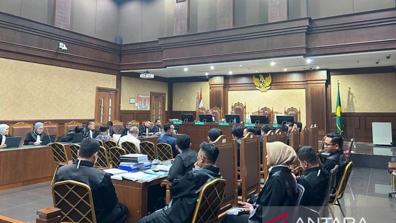 Hakim nonaktif PN Surabaya, Erintuah Damanik, menilai Jaksa Penuntut Umum (JPU) mengabaikan pengajuan status Justice Collaborator (JC) dalam kasus suap vonis bebas Ronald Tannur, sehingga dituntut hukuman berat.