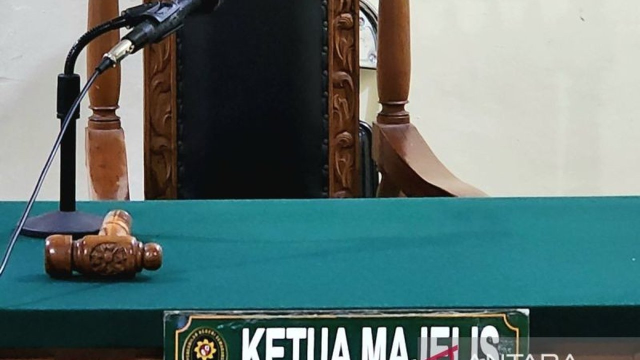 Tiga anggota gangster pelaku pembacokan mahasiswa Udinus, Muhammad Tirza Nugroho Hermawan, divonis 10 hingga 10,5 tahun penjara oleh Pengadilan Negeri Semarang.