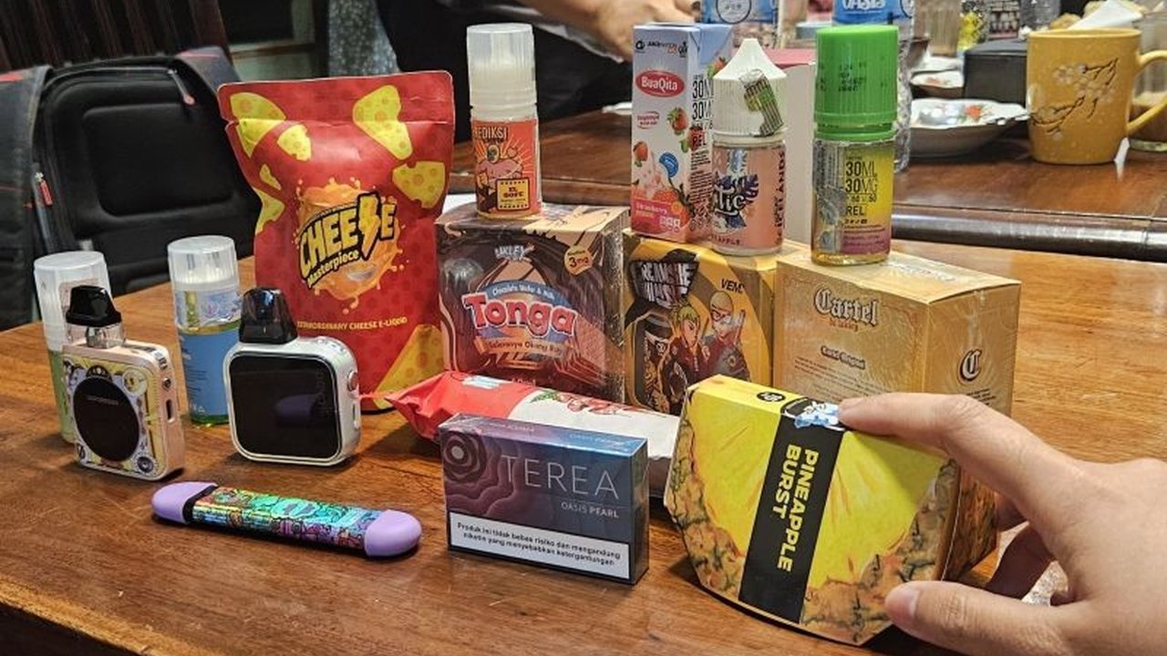 Temuan riset ungkap 46,5 persen remaja Indonesia tertarik pada rasa rokok, strategi industri tembakau yang mengkhawatirkan.