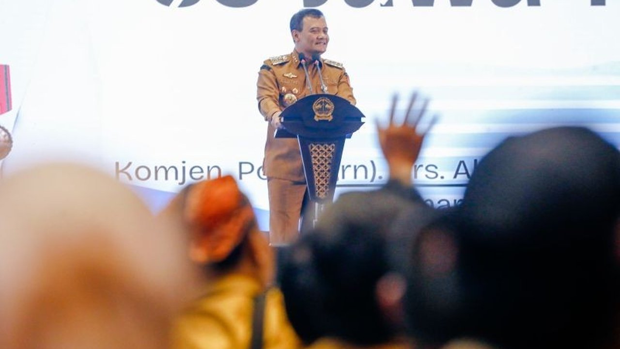 Gubernur Jawa Tengah, Ahmad Luthfi, menekankan pentingnya kesejahteraan buruh sebagai investasi bagi pertumbuhan ekonomi Jawa Tengah, dan upaya pemerintah dalam menarik investor serta melindungi hak-hak buruh.