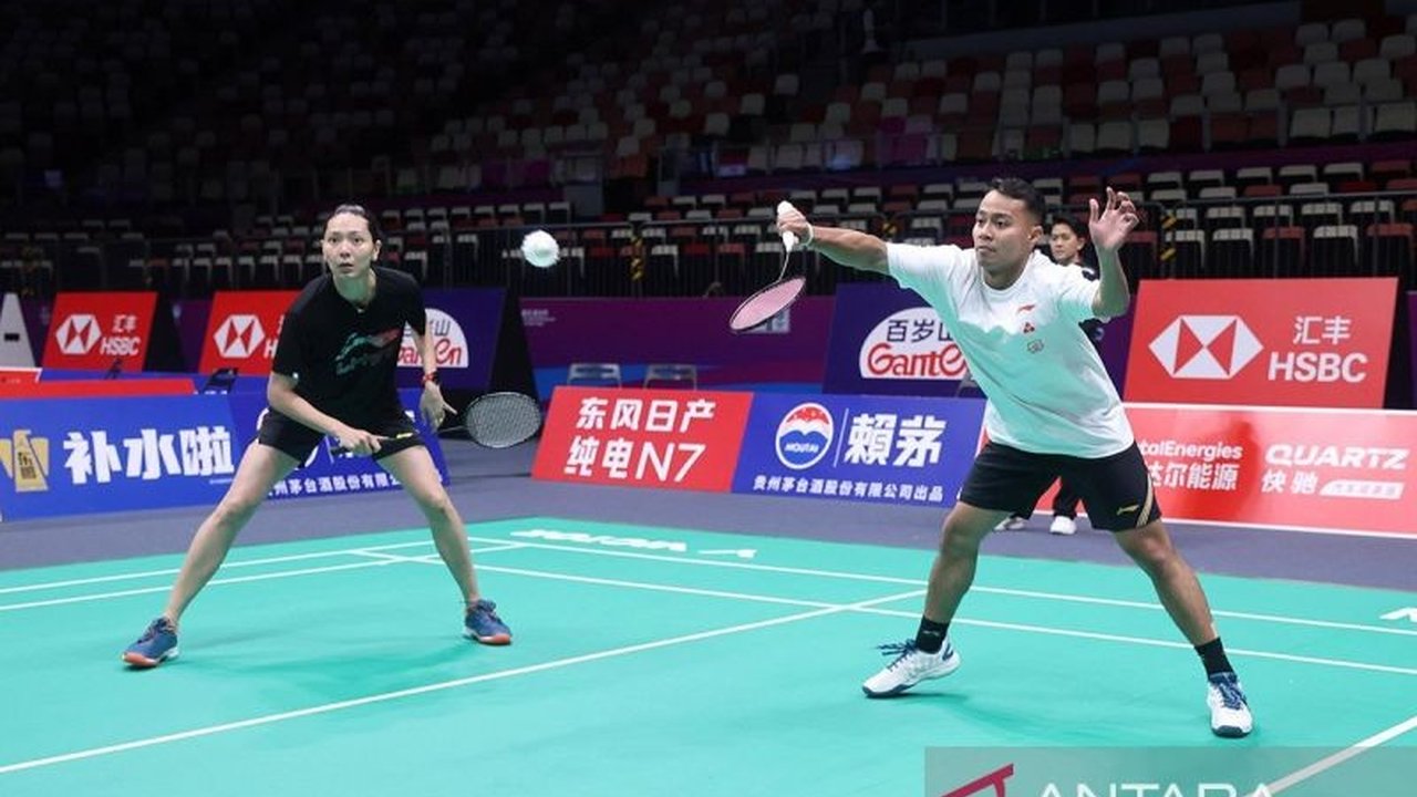 Pebulu tangkis Gloria Emanuelle Widjaja mengakui kurangnya ketenangan dan fokus saat melawan Dhruv Kapila/Tanisha Crasto di Piala Sudirman 2025, mengakibatkan kekalahan Indonesia atas India.