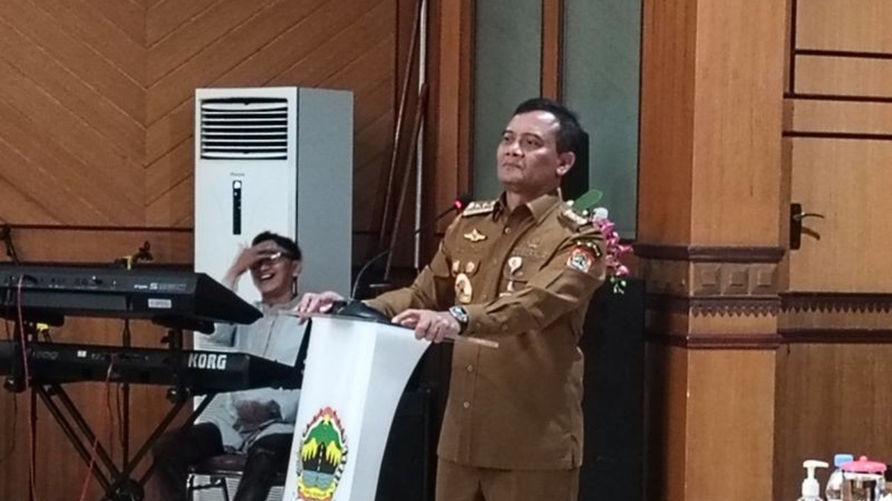 Gubernur Jawa Tengah, Ahmad Luthfi, mengumumkan subsidi tarif Trans Jateng bagi buruh menjadi Rp1.000 dan dua program keberpihakan lainnya dalam rangka Hari Buruh.