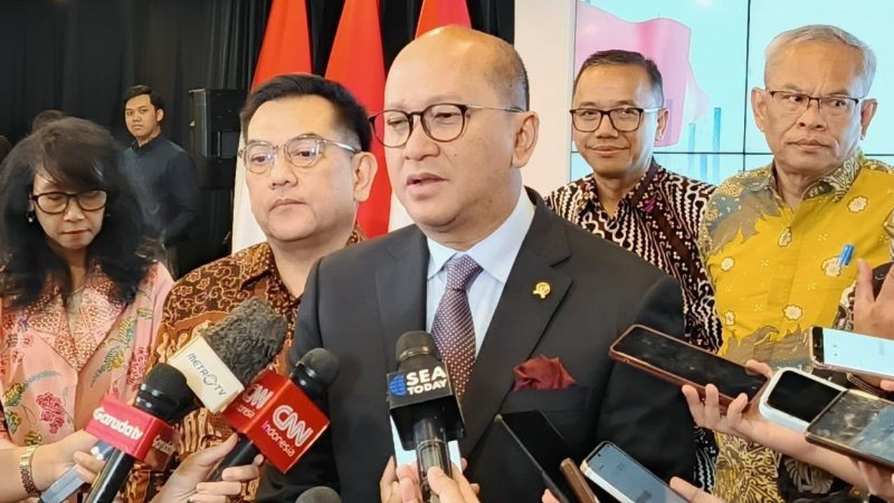 Menteri Investasi optimis target investasi Rp1.905 triliun hingga kuartal III 2025 tercapai, meskipun ada perang dagang dan tantangan geopolitik.