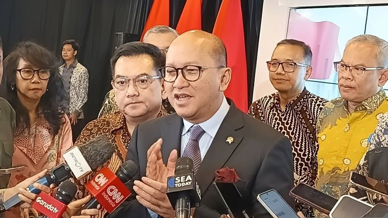Menteri Investasi Rosan Roeslani mengumumkan proyek baterai kendaraan listrik (EV) Indonesia dengan Huayou menggunakan teknologi termutakhir dan bahan baku domestik, bernilai total Rp165,4 triliun.