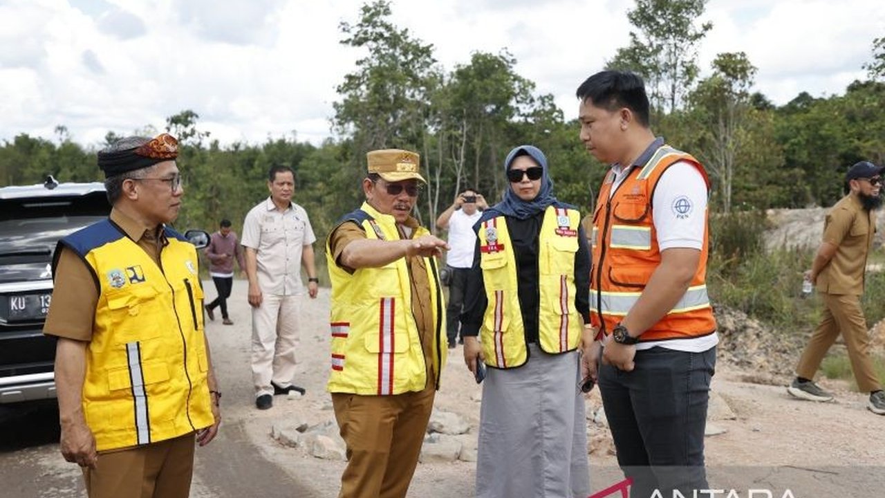 Pemerintah Provinsi Kalimantan Utara berkolaborasi dengan perusahaan swasta untuk memperbaiki jalan rusak di ruas Tanjung Selor-Tanah Kuning, mengatasi keterbatasan anggaran dan memastikan akses jalan yang baik menuju kawasan industri.