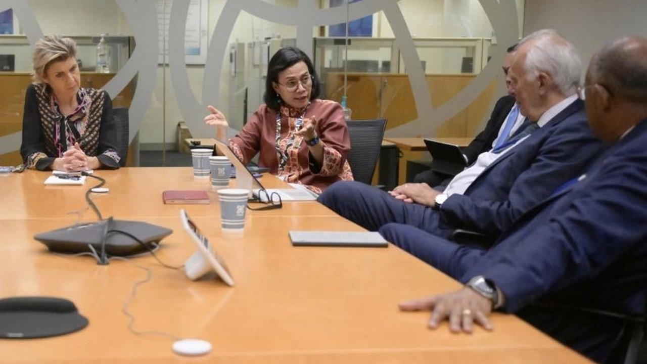 Menkeu Sri Mulyani Indrawati menyerukan transformasi IMF dan Bank Dunia untuk menjaga stabilitas global dan pembangunan berkelanjutan di tengah ketidakpastian ekonomi.