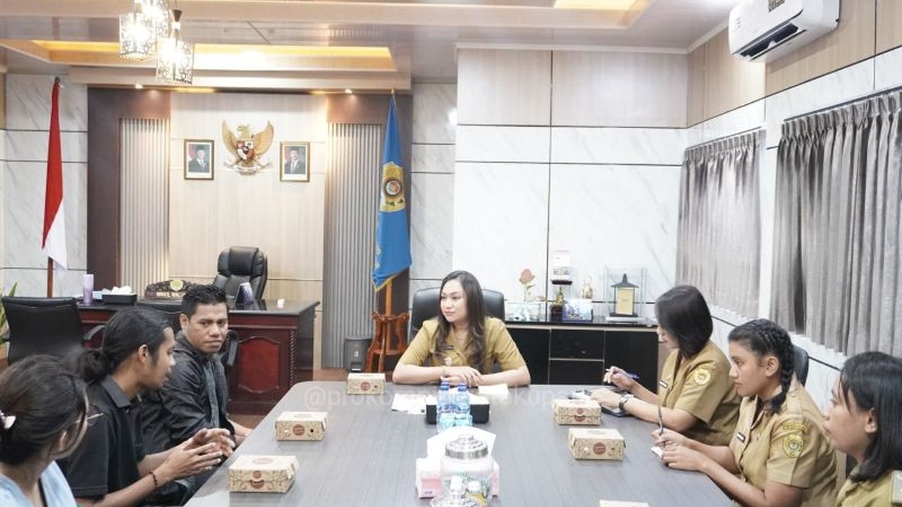 Pemerintah Kota Kupang meluncurkan program Sunset Movie dan Sunday Market untuk memberdayakan UMKM lokal dan meningkatkan perekonomian masyarakat, dengan kolaborasi bersama Komunitas Film Kupang.