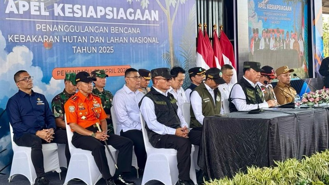 Presiden Prabowo Subianto mengingatkan bahaya kebakaran hutan dan lahan (karhutla) yang dapat berdampak lintas negara dan merusak reputasi Indonesia, sehingga perlu kesiapsiagaan nasional.