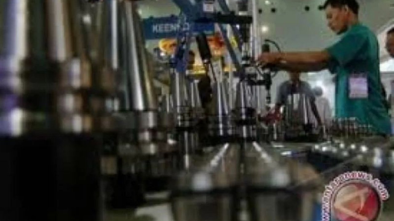 Ekonom UGM, Sekar Utami, mendorong diversifikasi pasar ekspor Indonesia untuk mengurangi ketergantungan pada AS dan China serta menghadapi ketidakpastian global akibat perang tarif.