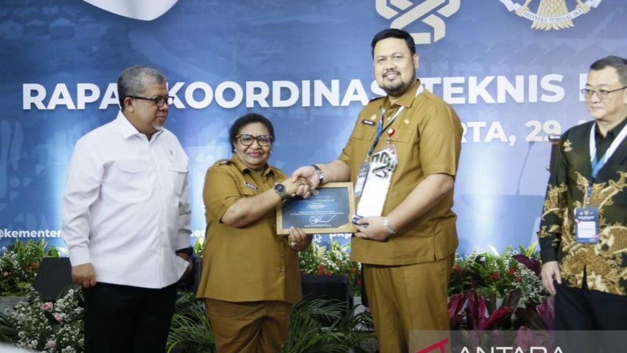 Kementerian Dalam Negeri (Kemendagri) menyatakan dukungan penuh terhadap program tiga juta rumah untuk masyarakat berpenghasilan rendah (MBR) yang dicanangkan Presiden Prabowo Subianto,  berkolaborasi dengan Kementerian Perumahan dan Kawasan Permukiman.