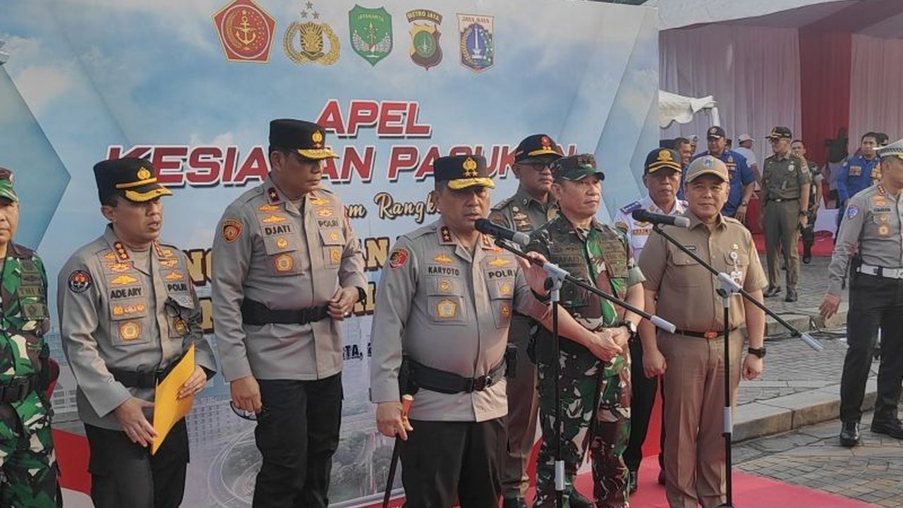 Kapolda Metro Jaya, Irjen Pol. Karyoto, menekankan pentingnya pengamanan May Day 2025 yang profesional, humanis, dan antisipatif terhadap potensi kerawanan, melibatkan 13.252 personel gabungan.
