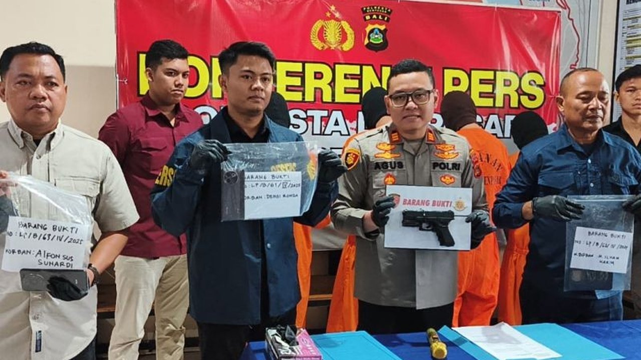 Polisi Kuta berhasil meringkus empat remaja pelaku begal bersenjata yang beraksi di Jalan By Pass Ngurah Rai, Tuban, Bali, dan mengamankan sejumlah barang bukti.